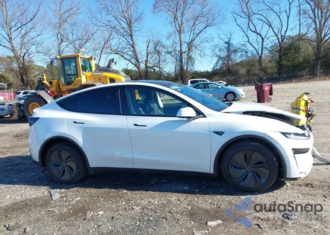 2026 Tesla Model Y Long Range Launch Series/Premium All-Wheel Drive z USA, uszkodzony, nr VIN 7SAYGDEE1TA393717